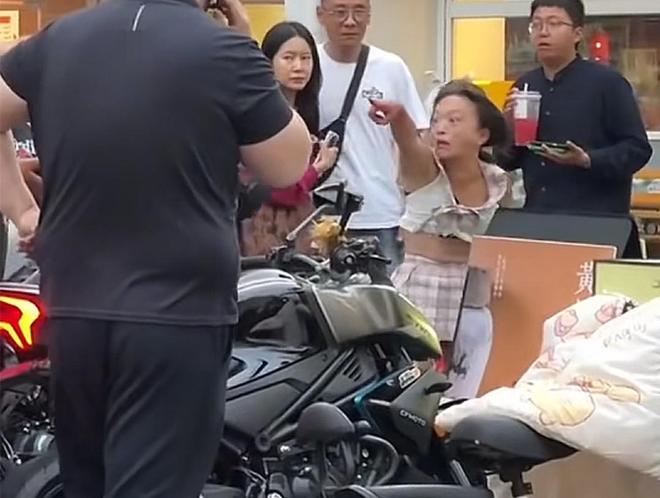 国服钟无艳事件大结局打人男子被拘留3天摩托车也没有改装过